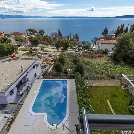 Apartment 3 Bedroom Stunning In Lovran