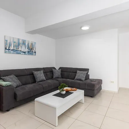 3 Bedroom Stunning In Lovran