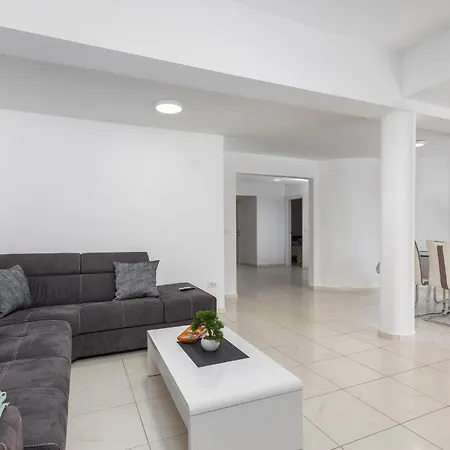 Apartment 3 Bedroom Stunning In Lovran