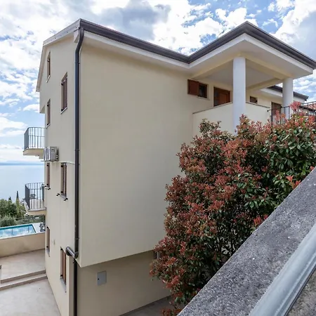 3 Bedroom Stunning In Apartment Lovran
