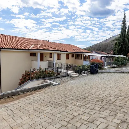 Apartment 3 Bedroom Stunning In