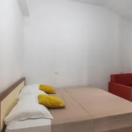 Apartment 3 Bedroom Stunning In *