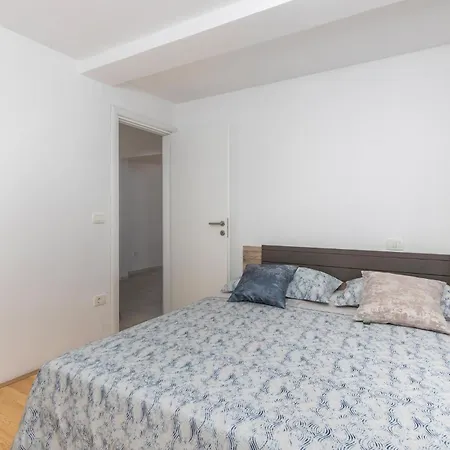3 Bedroom Stunning In * Lovran