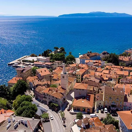 3 Bedroom Stunning In Apartment Lovran