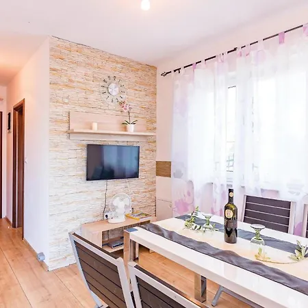 Amazing In With Outdoor Swimming Pool Apartment